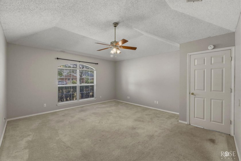 Welcome home to this well-priced 3 bedroom, 2 bath gem in - photo 17