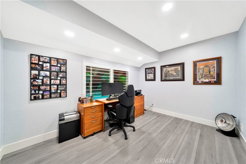 Fully remodeled 3 bedroom with attached large office/bedroom off - photo 19