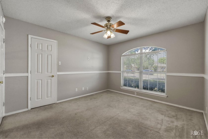 Welcome home to this well-priced 3 bedroom, 2 bath gem in - photo 19
