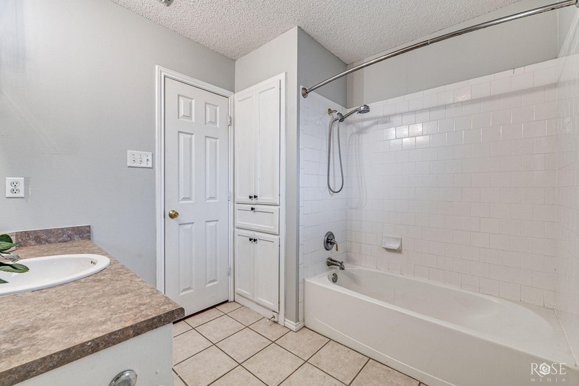 Welcome home to this well-priced 3 bedroom, 2 bath gem in - photo 22