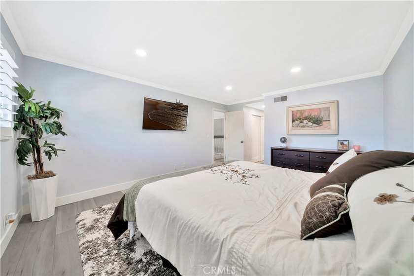 Fully remodeled 3 bedroom with attached large office/bedroom off - photo 23