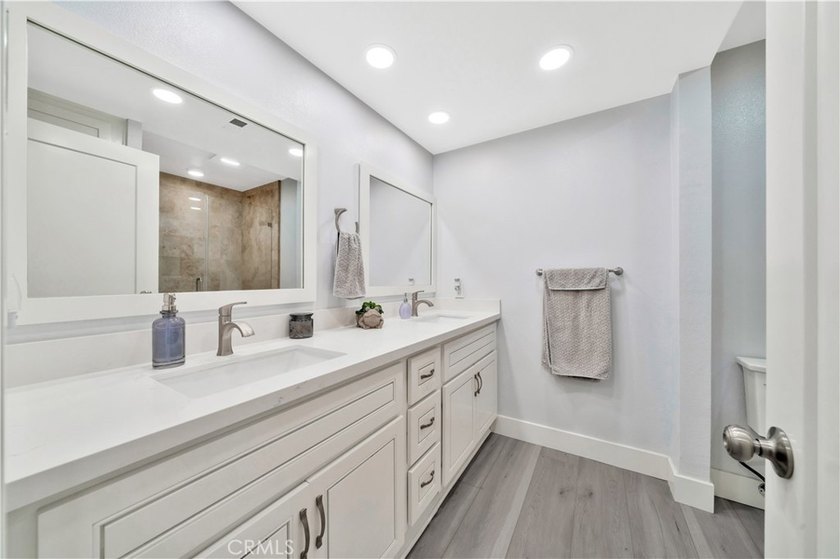 Fully remodeled 3 bedroom with attached large office/bedroom off - photo 24