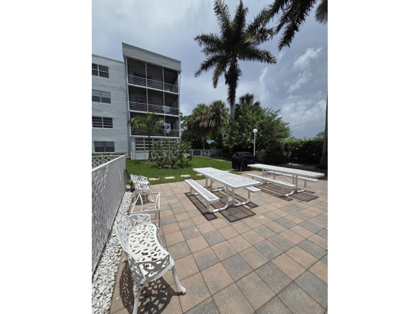 PRICE, LOCATION &amp; STYLE! Beautifully updated 55+ 1/1 condo - photo 24