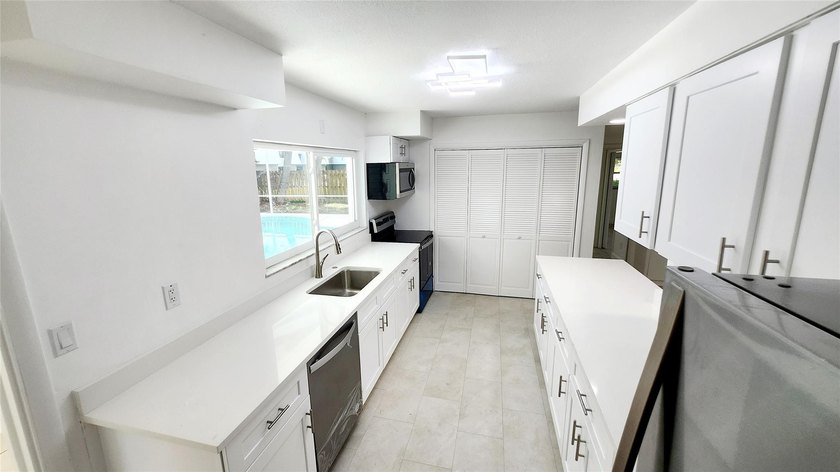 Welcome to this charming single-story residence in Orange - photo 27