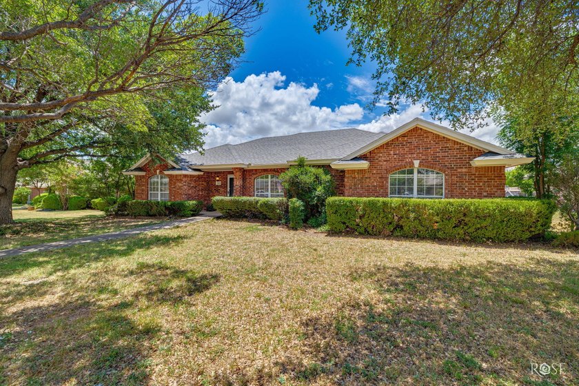 Welcome home to this well-priced 3 bedroom, 2 bath gem in - photo 29