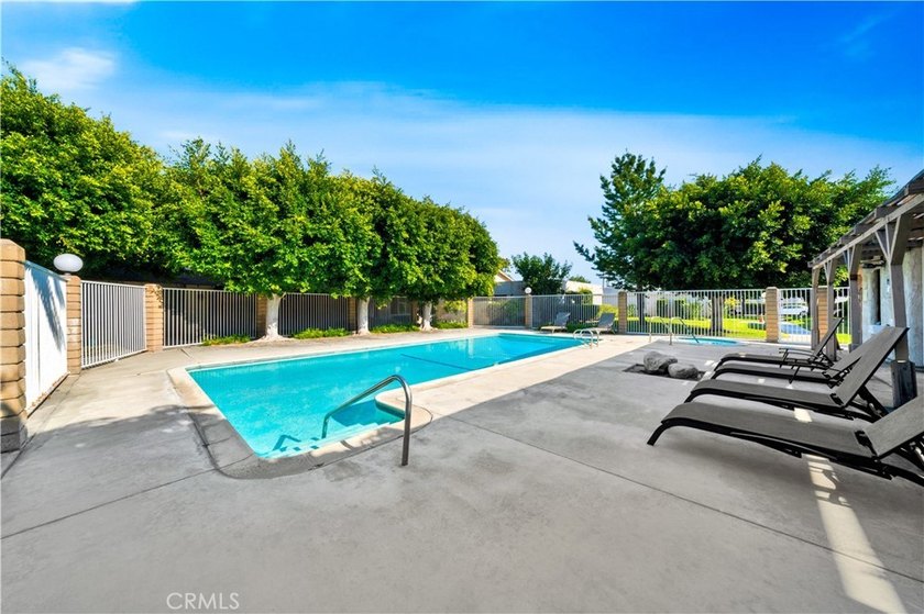 Fully remodeled 3 bedroom with attached large office/bedroom off - photo 31