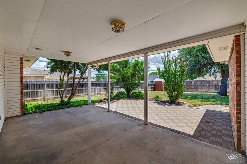 Welcome home to this well-priced 3 bedroom, 2 bath gem in - photo 33