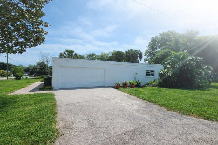 Welcome to this charming single-story residence in Orange - photo 34