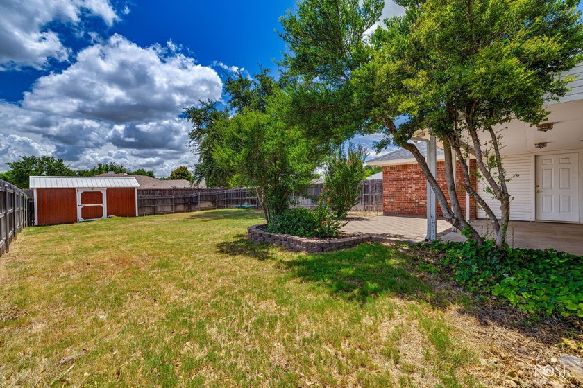 Welcome home to this well-priced 3 bedroom, 2 bath gem in - photo 37