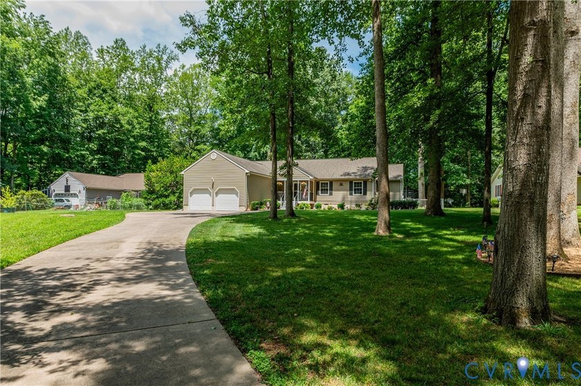 Welcome to 6717 Mill Lane in the desirable Fox Mill - photo 3