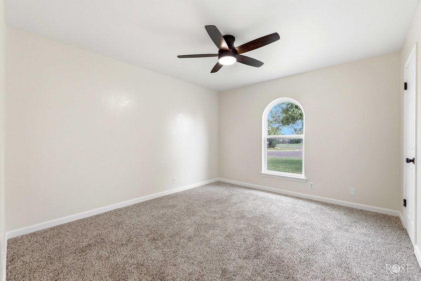 Welcome home to this beautifully updated 4-bedroom, 2-bath - photo 11