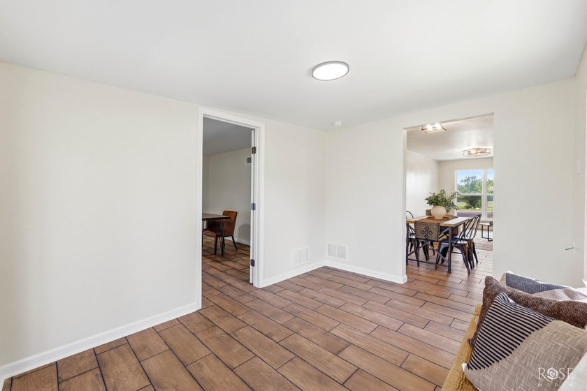 Welcome home to this beautifully updated 4-bedroom, 2-bath - photo 15