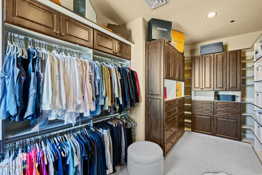 One of Lake Havasu's most coveted luxury estates is making its - photo 43