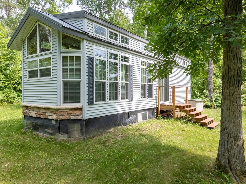 YOUR CHANCE TO STILL ENJOY A SEASONAL LAKESHORE HOME BEFORE - photo 3