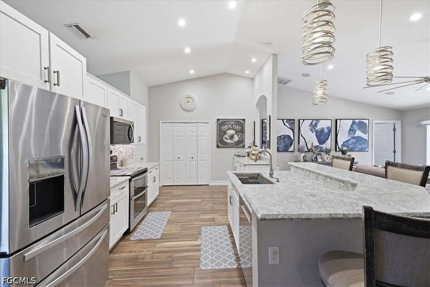 Welcome to your private Florida retreat! This 3-bedroom + den - photo 33