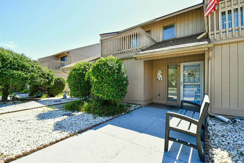NO HOA, and SHORT TERM RENTAL ALLOWED! Just 2.5 blocks from the - photo 4