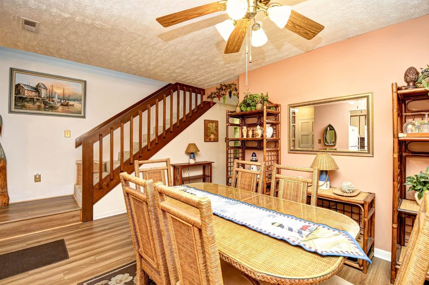 NO HOA, and SHORT TERM RENTAL ALLOWED! Just 2.5 blocks from the - photo 8