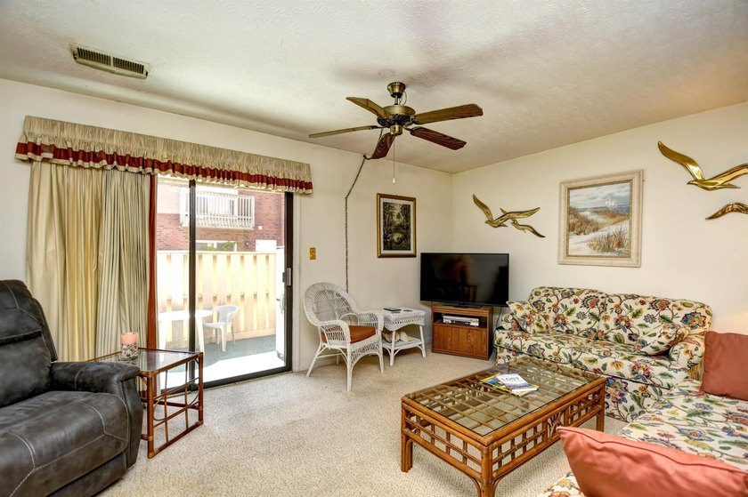 NO HOA, and SHORT TERM RENTAL ALLOWED! Just 2.5 blocks from the - photo 9