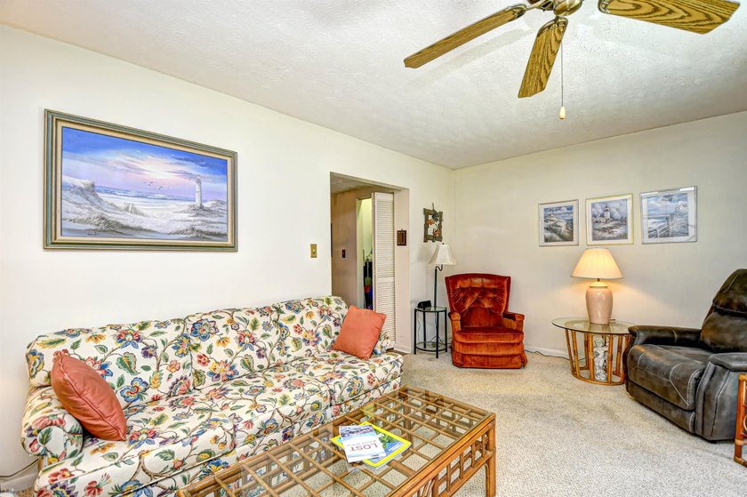 NO HOA, and SHORT TERM RENTAL ALLOWED! Just 2.5 blocks from the - photo 10