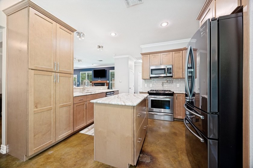 This is a great opportunity! Beautiful lake vacation home or - photo 8