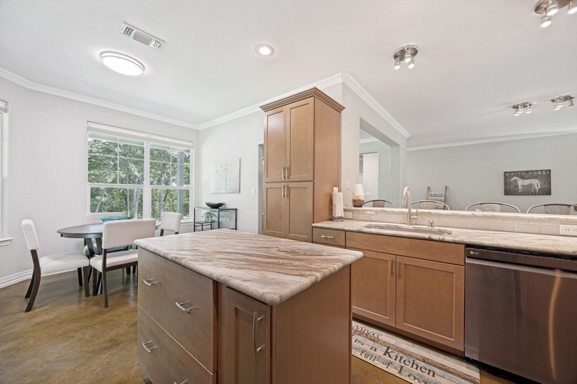 This is a great opportunity! Beautiful lake vacation home or - photo 10