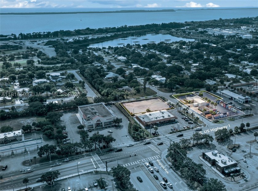 Mixed-use &amp; multi-parcel commercial portfolio in the heart of - photo 4