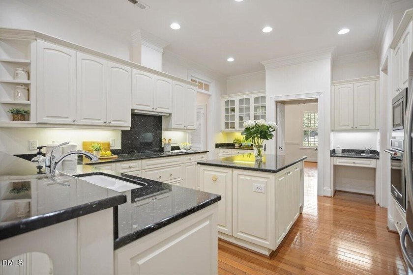 Rare opportunity to own this one-owner custom-built home in - photo 18