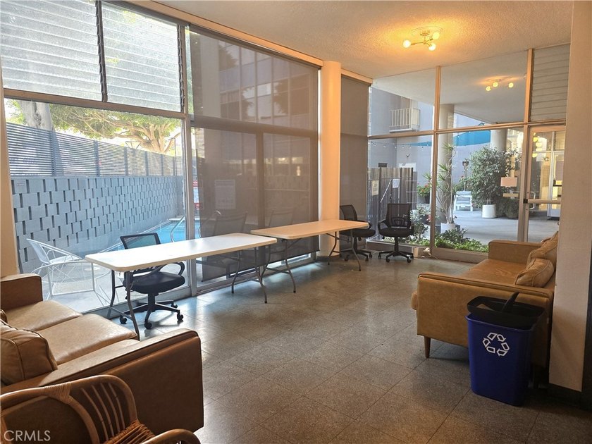 Welcome to the Royal Palms - a retro coastal gem just one block - photo 23