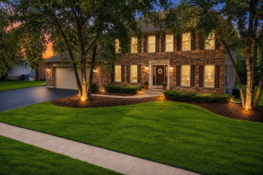 Welcome to 1661 Kensington Drive, nestled on the eastern edge of - photo 4