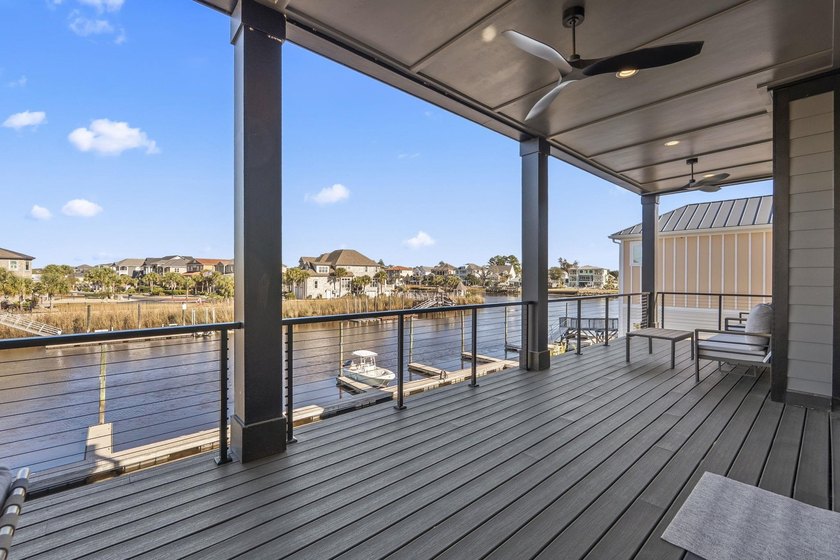 Waterfront six-bedroom, six-bathroom, custom-built 2024 - photo 5