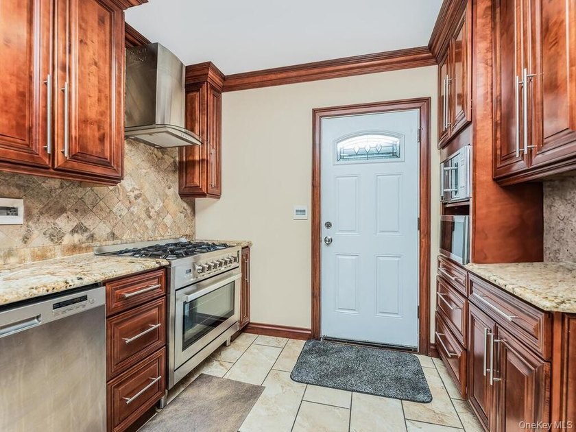 Welcome to 199 W 179th St in the Morris Heights section of The - photo 13