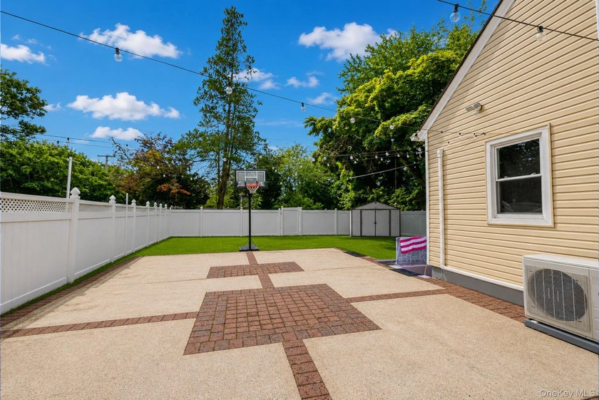 Welcome to this charming 4-bedroom, 2-bath Cape Cod situated on - photo 4
