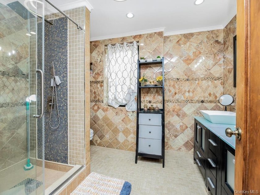 Welcome to 199 W 179th St in the Morris Heights section of The - photo 14