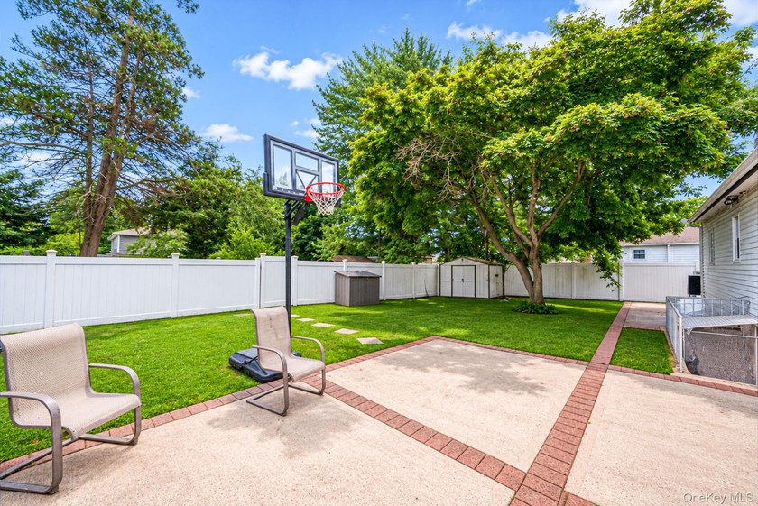 Welcome to this charming 4-bedroom, 2-bath Cape Cod situated on - photo 5