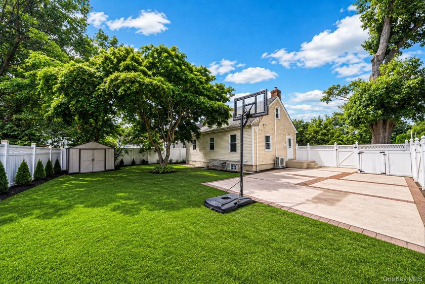 Welcome to this charming 4-bedroom, 2-bath Cape Cod situated on - photo 6