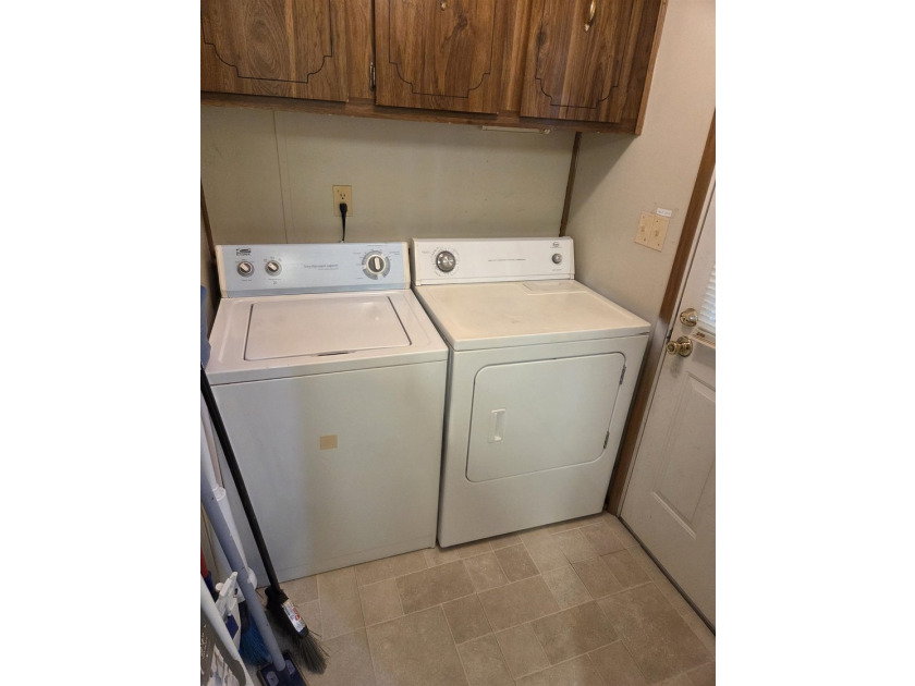 NEW LISTING ALERT. Very spacious 3 bedroom and 2 bath property - photo 31