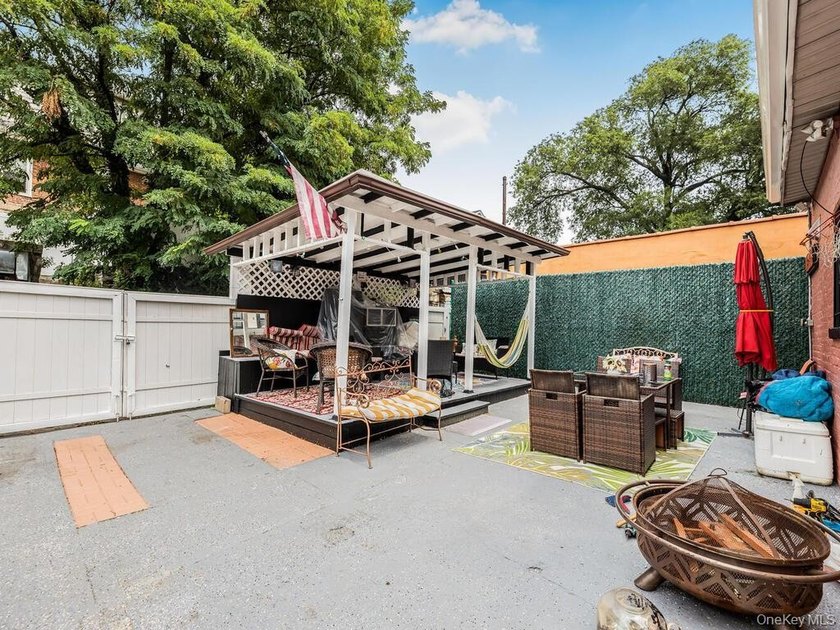 Welcome to 199 W 179th St in the Morris Heights section of The - photo 33