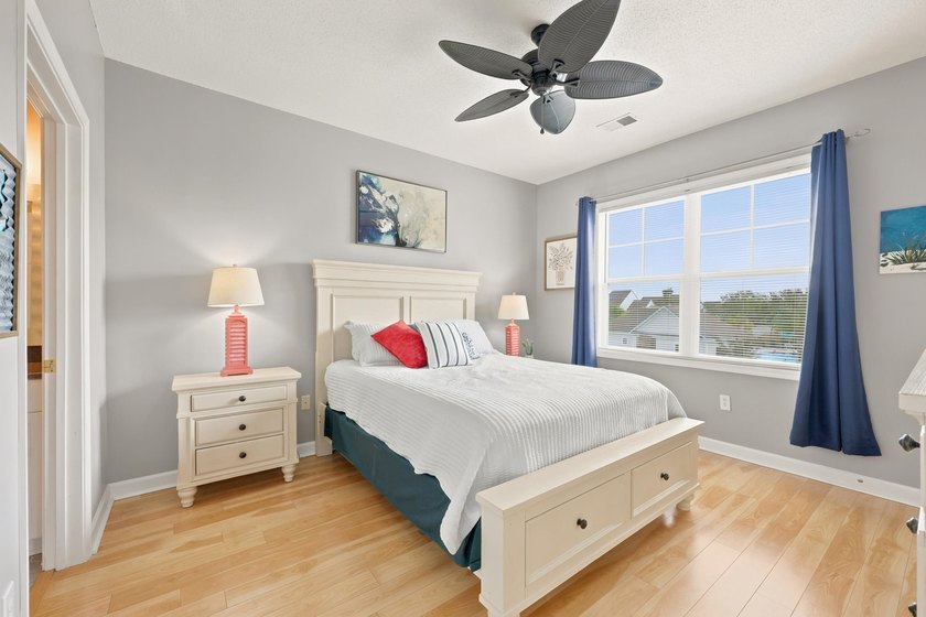 Discover the perfect blend of style, comfort, and convenience in - photo 6