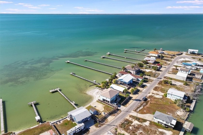 PREMIER BAYFRONT LOT - *PRICE IMPROVEMENT* - Wake up to endless - photo 17