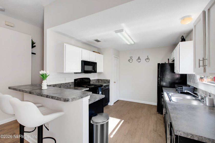 Welcome to this charming 4-bedroom, 2-bathroom home offering - photo 20