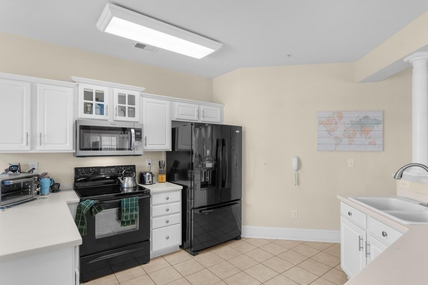 Sunlight pours into this bright, open 3-bedroom, 2-bath end-unit - photo 5