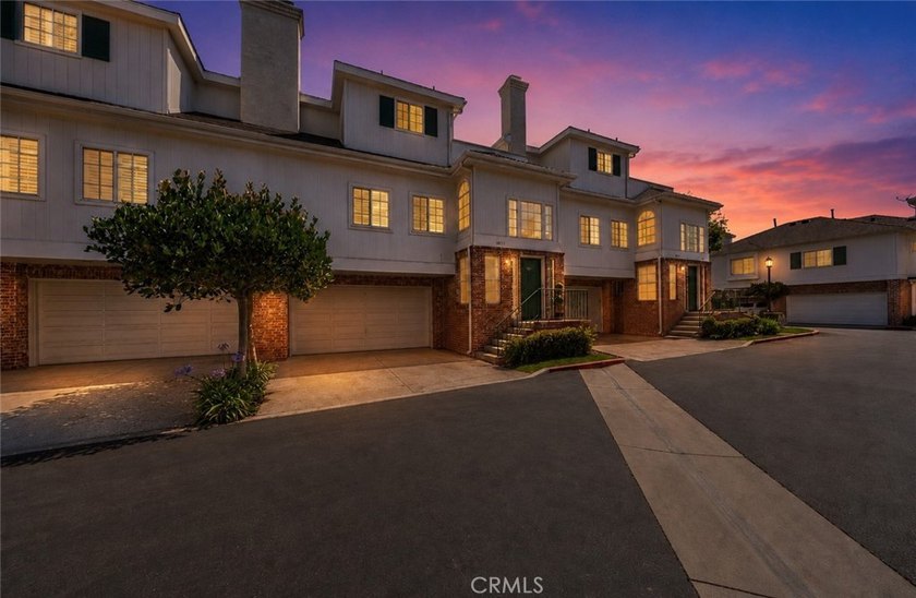 PRICED TO SELL NOW! Nestled on a quiet interior lot within - photo 5