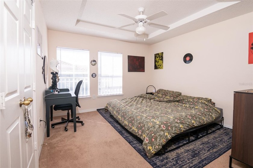 Welcome to this top-floor 1-bedroom, 1-bathroom condo in the - photo 4
