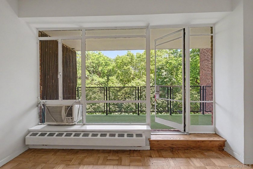 Exciting Exclusive 2 Bedroom, 2 Bathroom! Spectacular apartment - photo 7