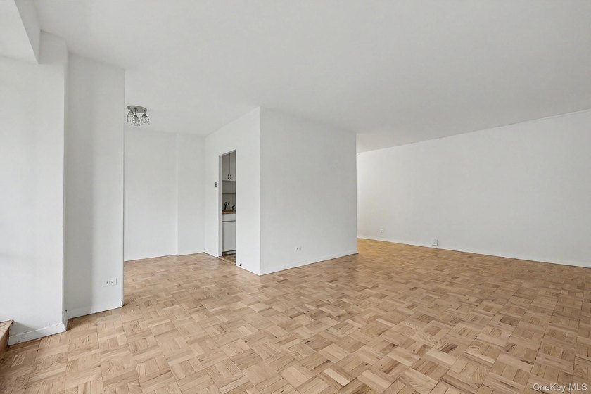 Exciting Exclusive 2 Bedroom, 2 Bathroom! Spectacular apartment - photo 9