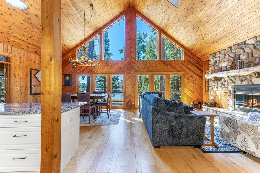 Exquisitely renovated, south-facing chalet-style lakefront - photo 6