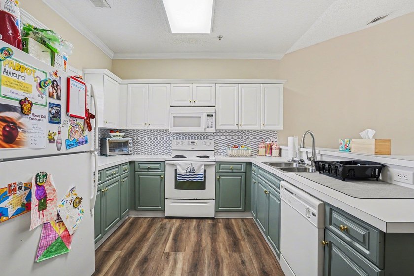 Welcome to your beautiful 2 bedroom, 2 bath spacious condo - photo 3