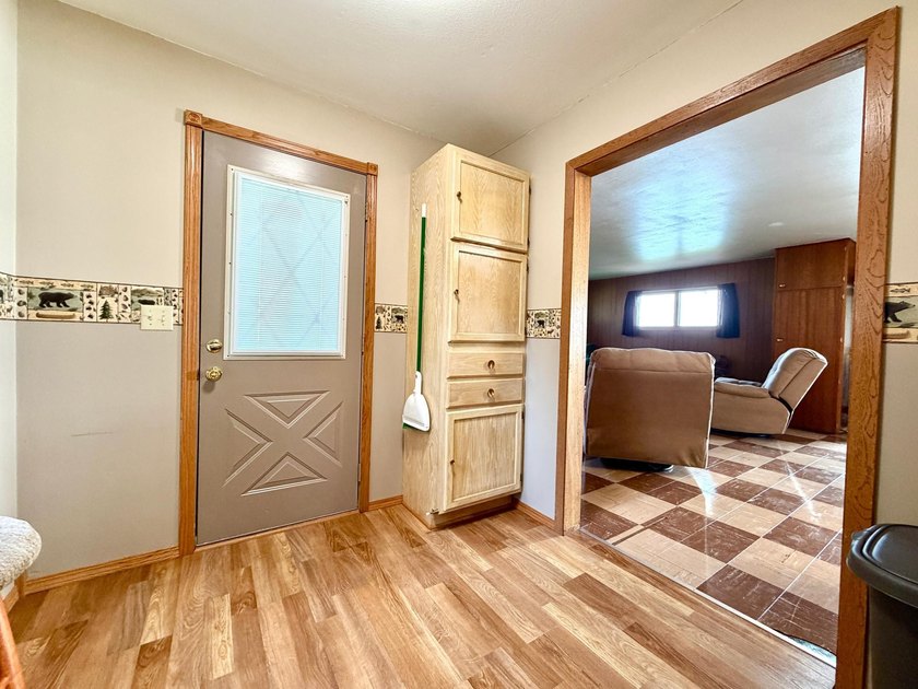 Enjoy the timeless charm of lake life at this nostalgic retreat - photo 6