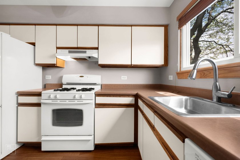 Great opportunity to own in the popular Spring Lake Community! - photo 4