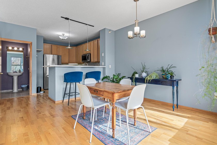 Experience elevated North Loop living in this stunning top-floor - photo 13